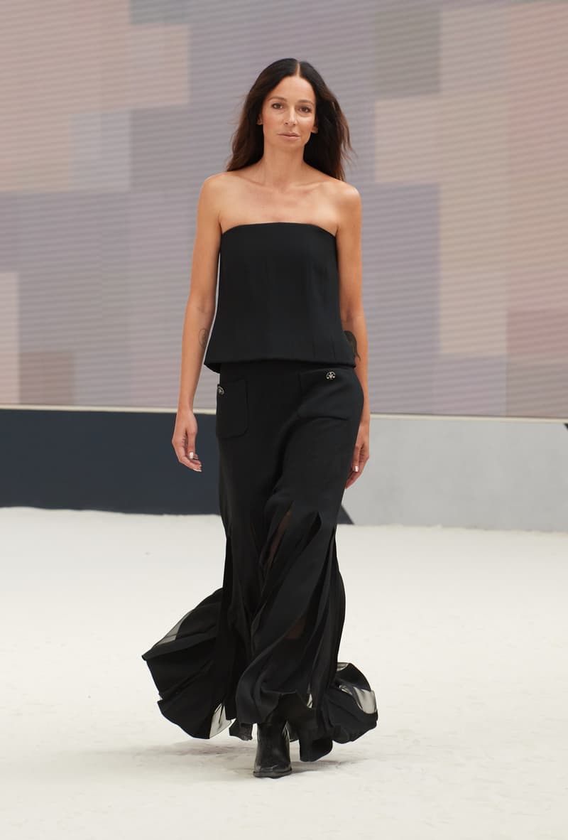 CHANEL 2022/23 fw haute couture show runway