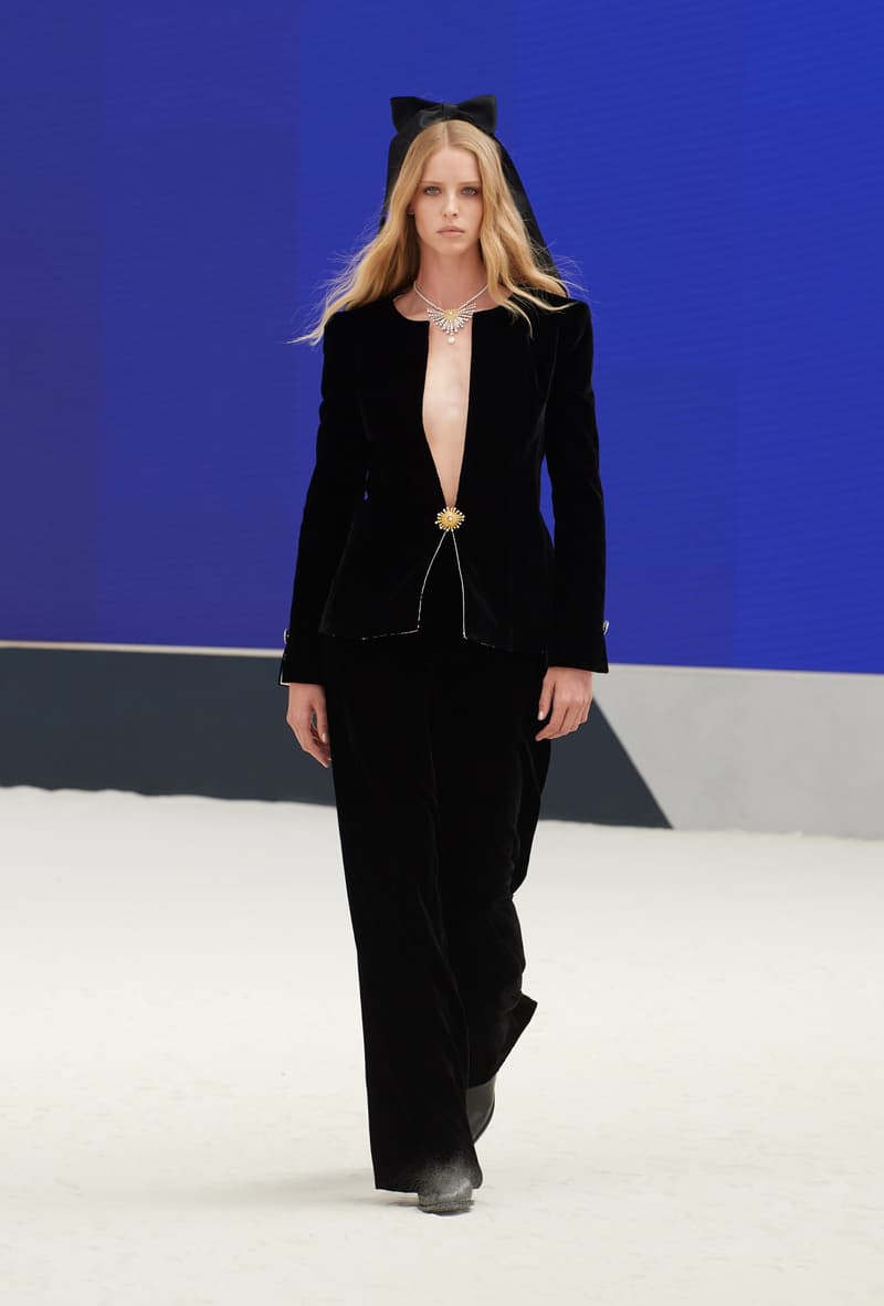 CHANEL 2022/23 fw haute couture show runway