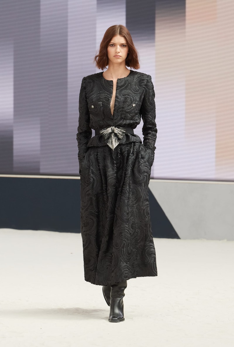 CHANEL 2022/23 fw haute couture show runway