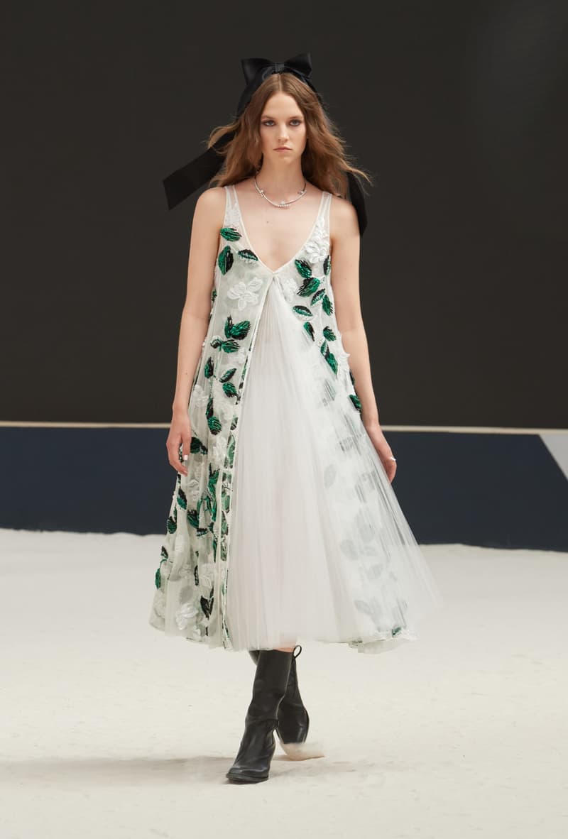 CHANEL 2022/23 fw haute couture show runway