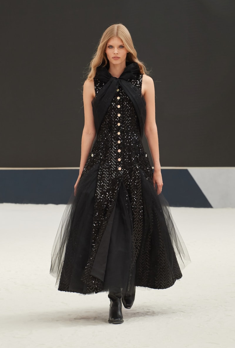 CHANEL 2022/23 fw haute couture show runway