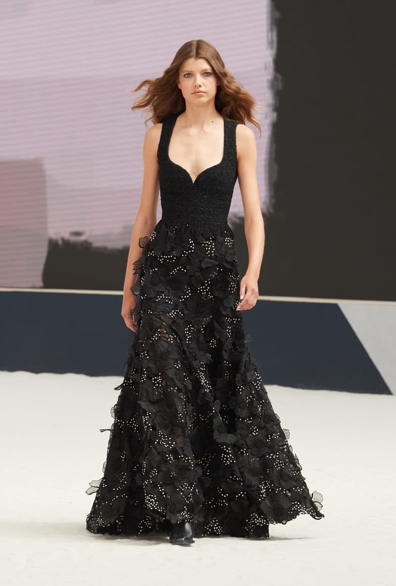 CHANEL 2022/23 fw haute couture show runway