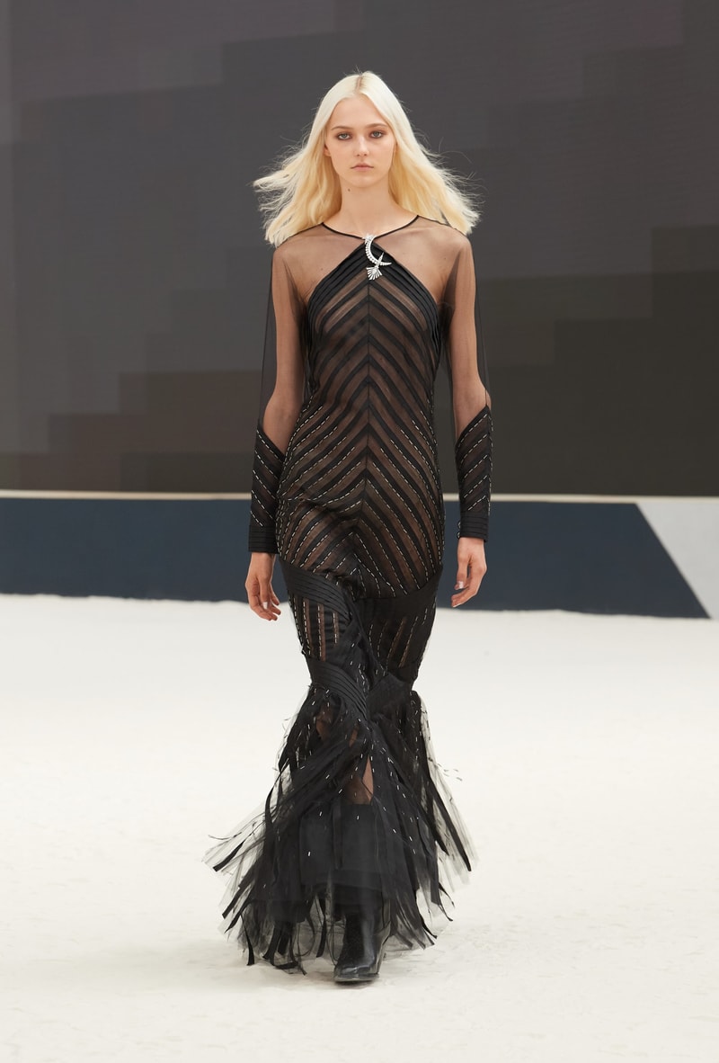 CHANEL 2022/23 fw haute couture show runway