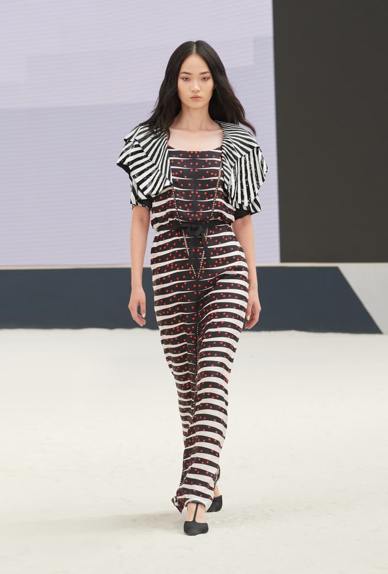 CHANEL 2022/23 fw haute couture show runway
