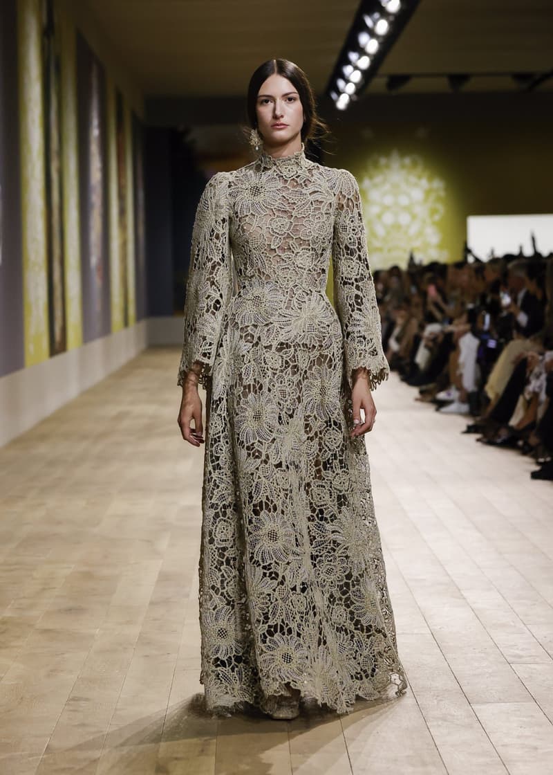 Dior 2022/23 FW Haute Couture show runway