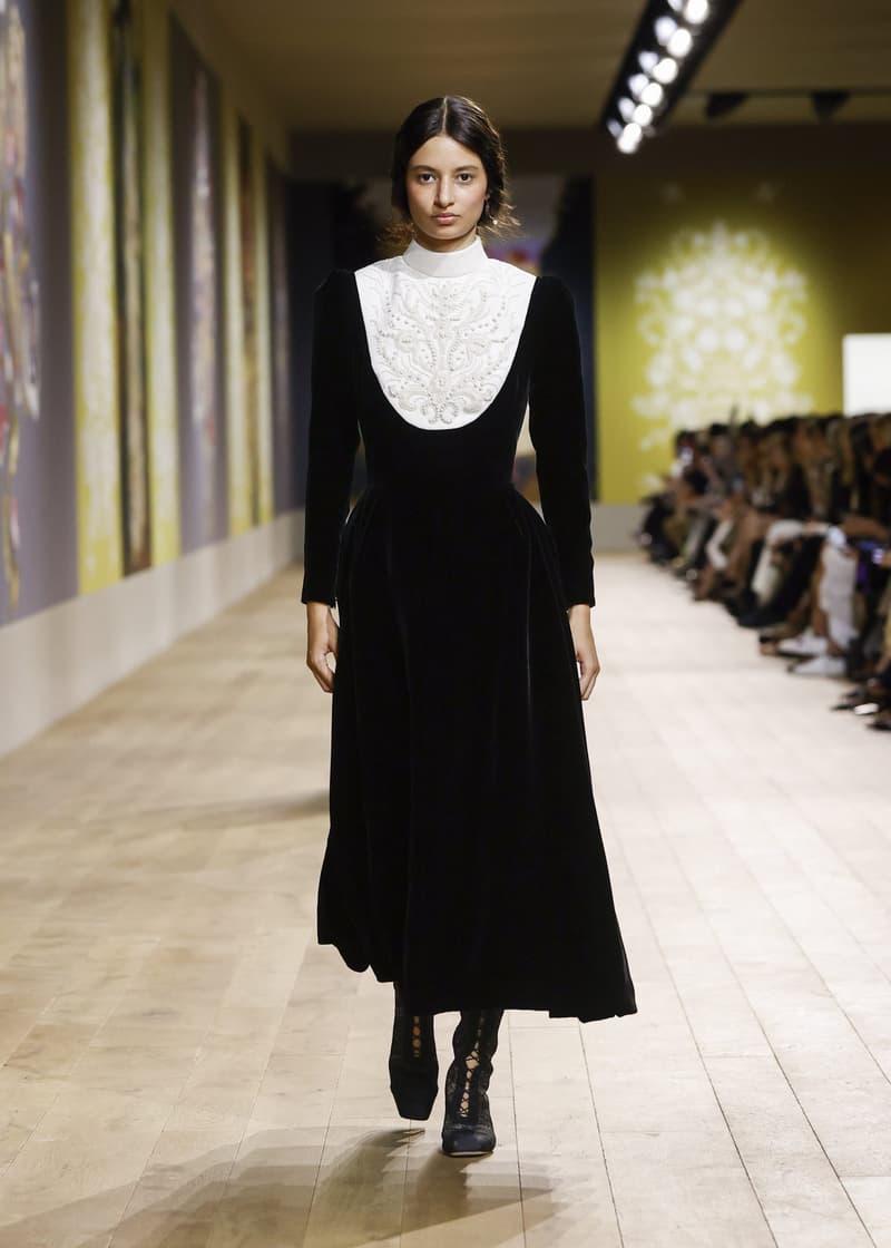 Dior 2022/23 FW Haute Couture show runway