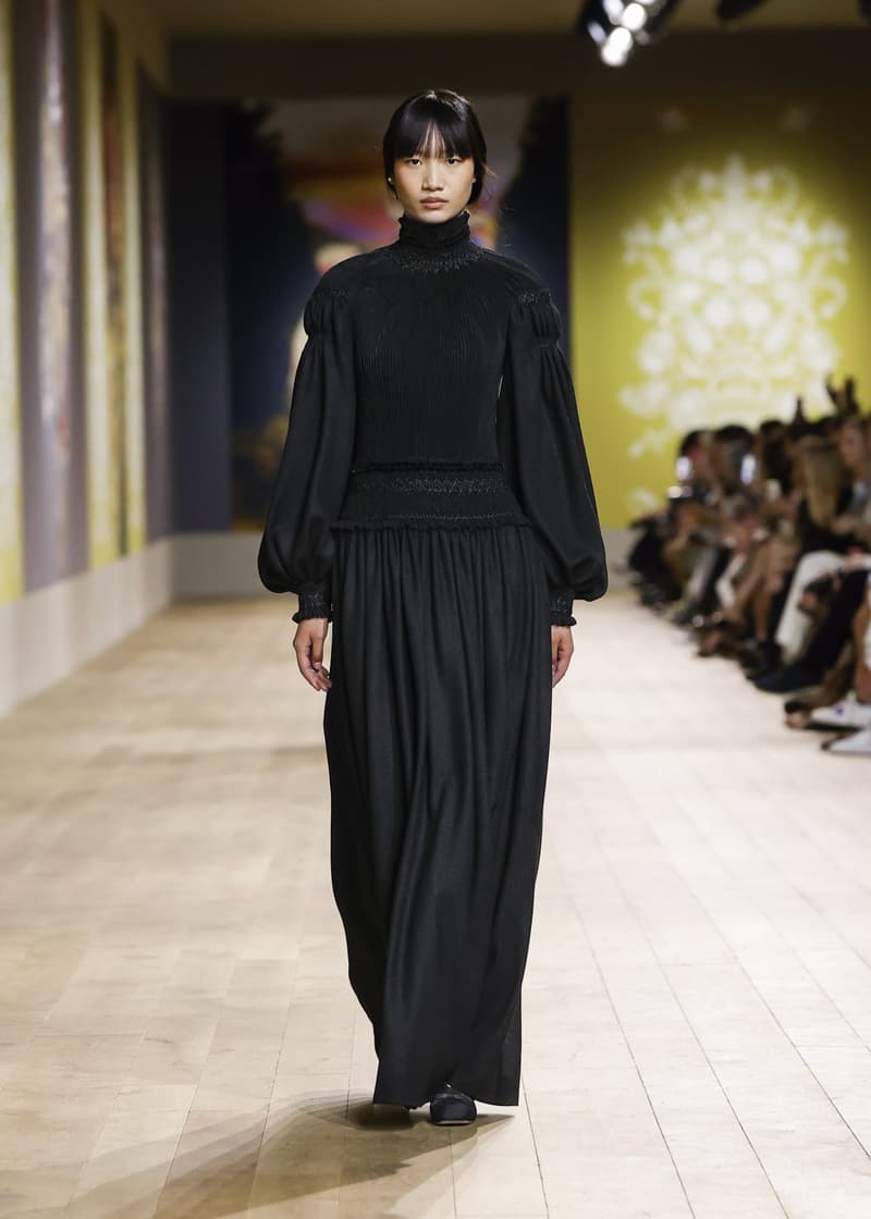 Dior 2022/23 FW Haute Couture show runway