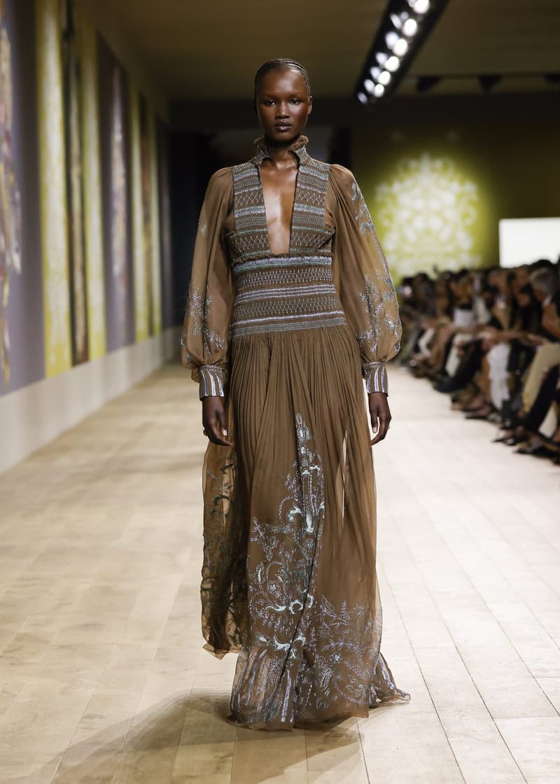 Dior 2022/23 FW Haute Couture show runway
