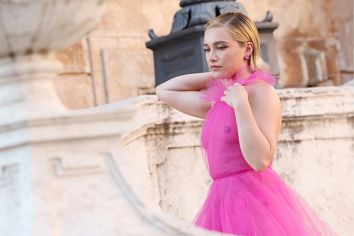 「太暴露!」面對透視裝的露點爭議,Florence Pugh 的回應連 Valentino 總監也讚好