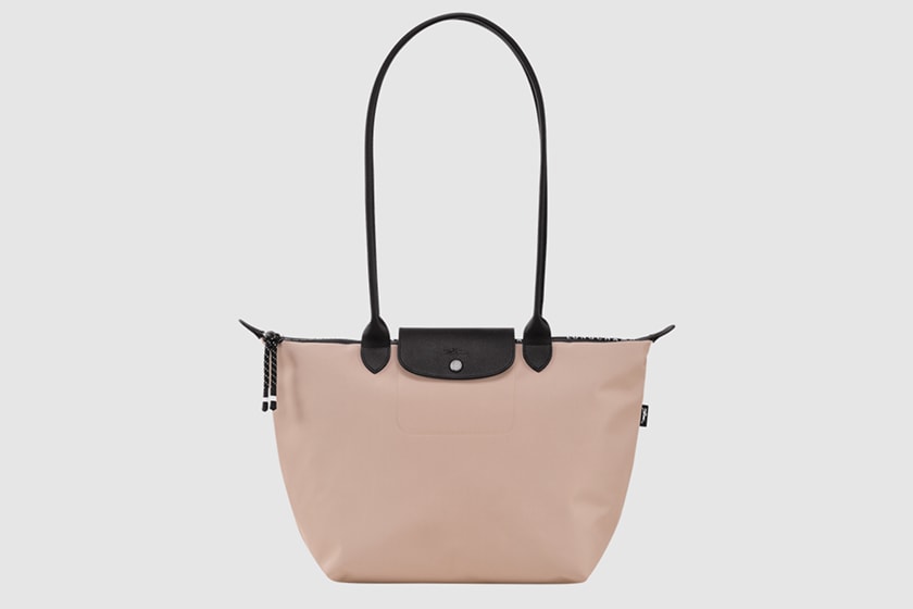 longchamp-le-pilage-cutely-evolved-into-a-long-handles-crossbody-bag-02