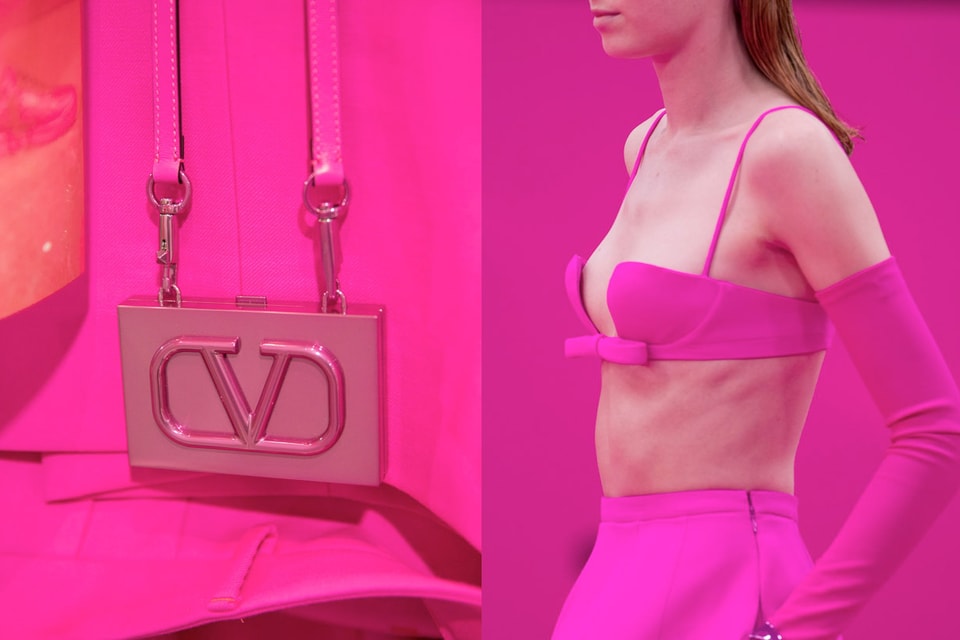 Valentino 引立て 22-23fw ピンクPP フープピアス
