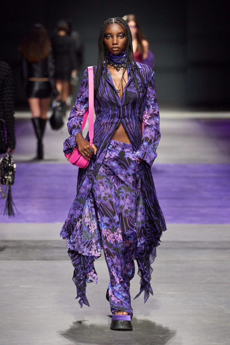 Versace 2023SS fashion show runway mfw
