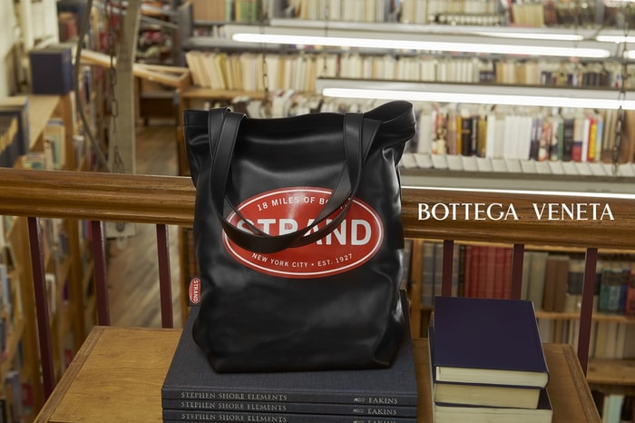 時髦女生眼冒愛心:Bottega Veneta 聯名百年書店 Strand 推出皮革 Tote Bag!