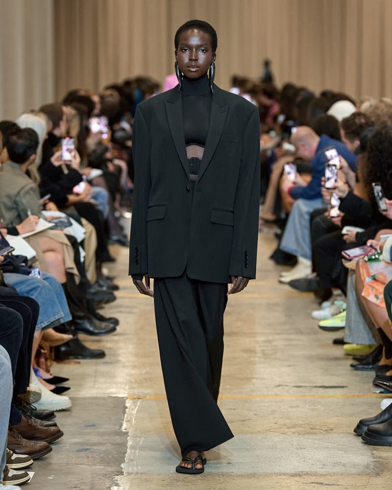 Burberry 2023ss show runway Riccardo Tisci