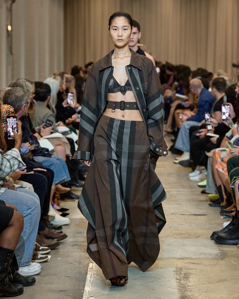 Burberry 2023ss show runway Riccardo Tisci