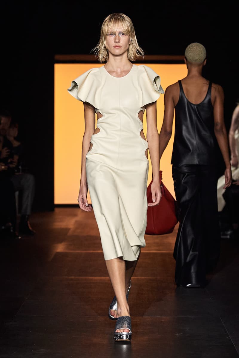 Chloé paris pfw 2023 ss Gabriela Hearst runway show detail