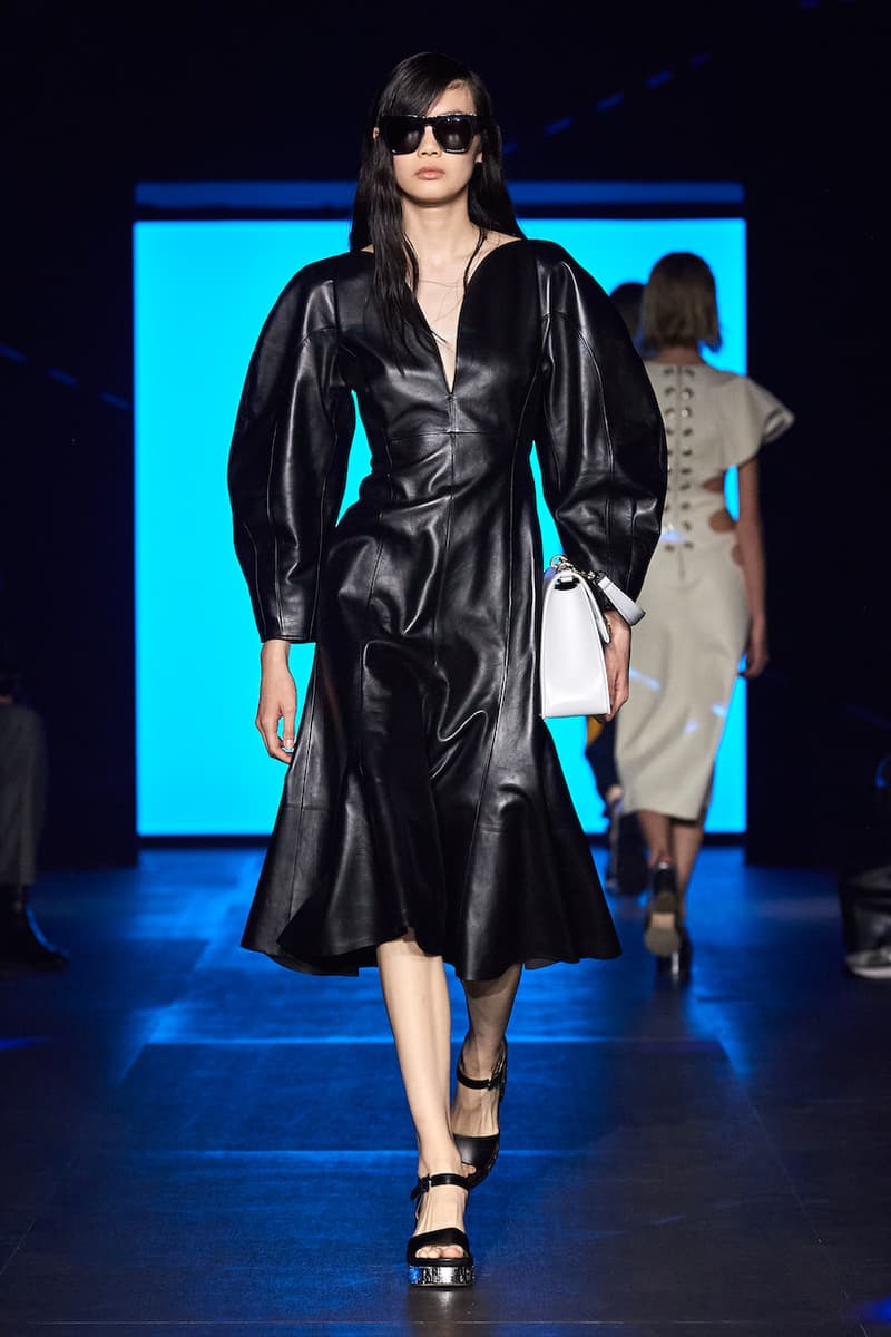 Chloé paris pfw 2023 ss Gabriela Hearst runway show detail
