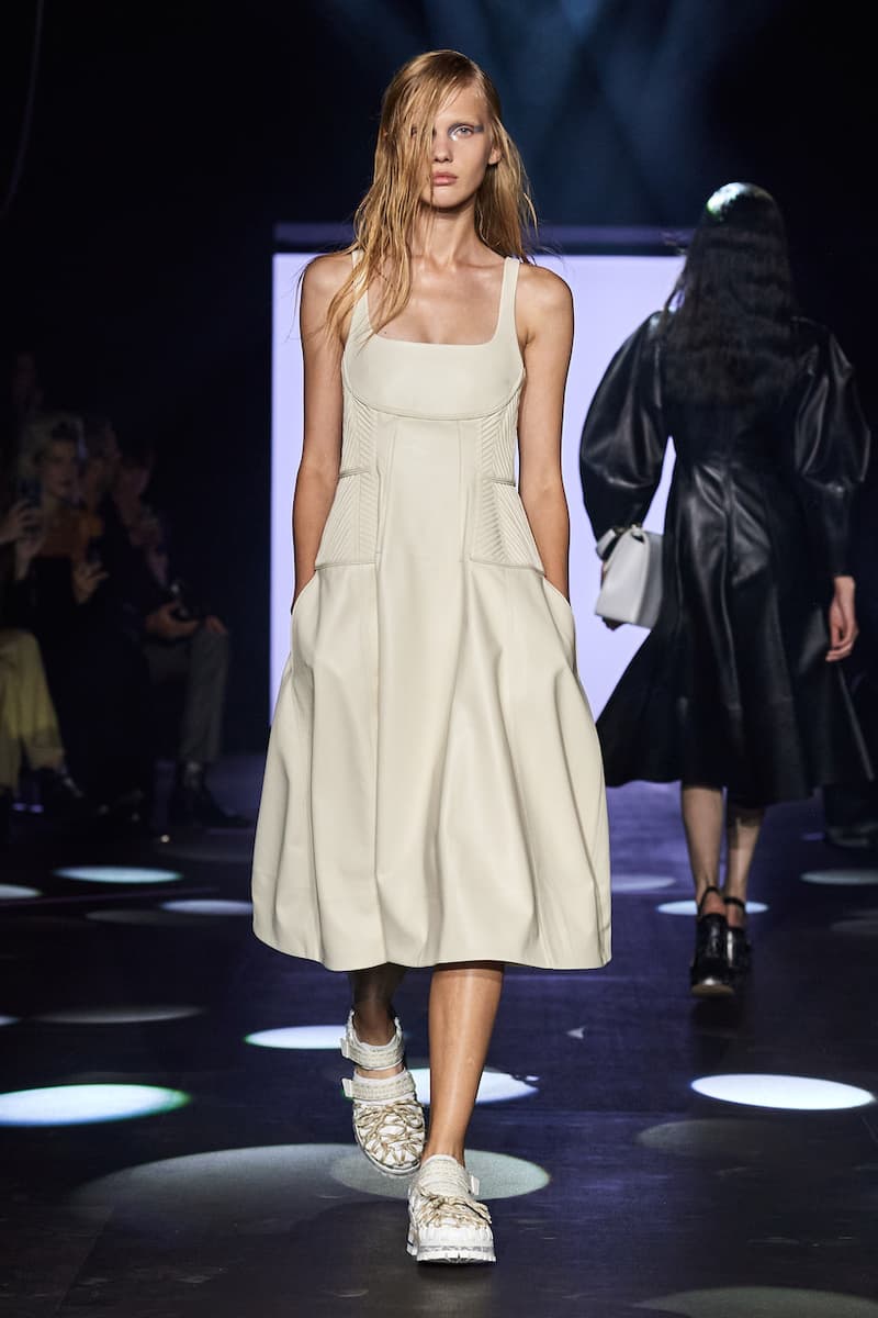 Chloé paris pfw 2023 ss Gabriela Hearst runway show detail