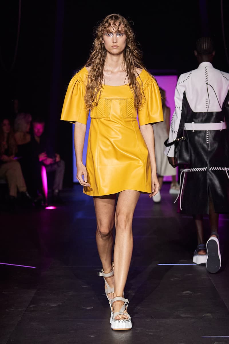 Chloé paris pfw 2023 ss Gabriela Hearst runway show detail