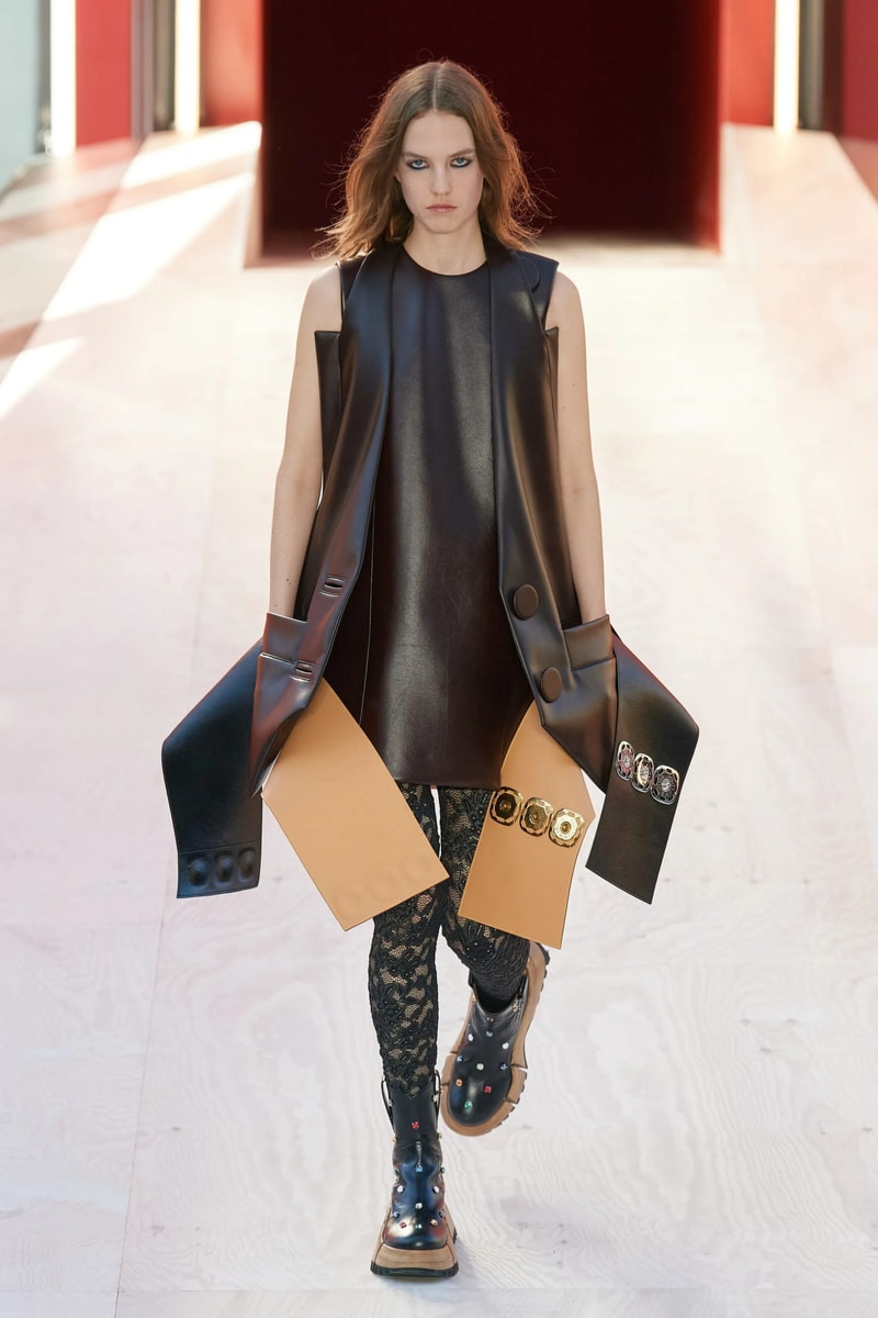 louis vuitton paris pfw runway show detail