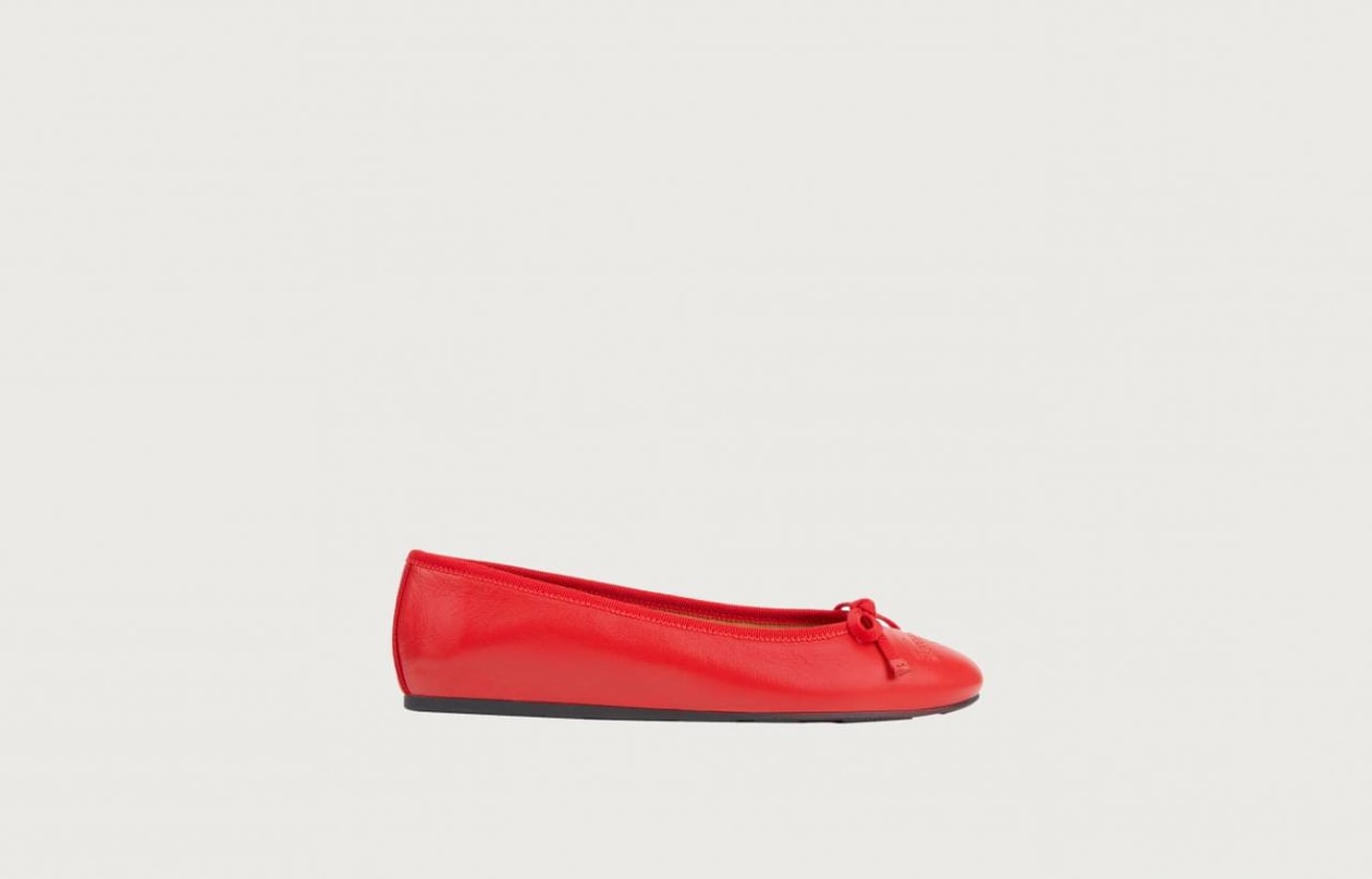 FW22 Ballet Flats Mary Janes Ballerina Miu Miu Chanel Maison Margiela Ferragamo Shoes Trend 