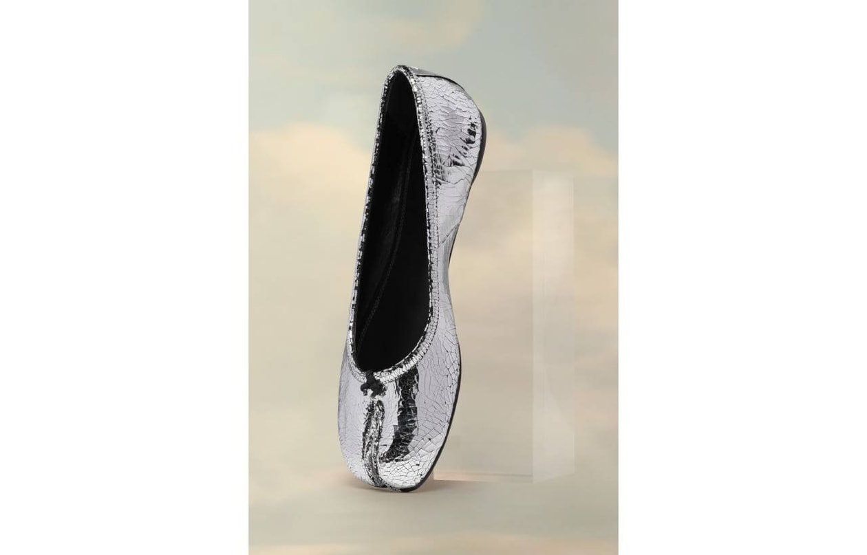 FW22 Ballet Flats Mary Janes Ballerina Miu Miu Chanel Maison Margiela Ferragamo Shoes Trend 