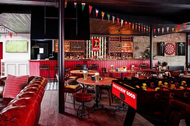 KFC-opening-the-first-pub-in-Lodon