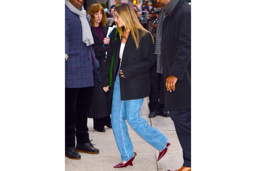 margot robbie bottega veneta babylon screening outfit look cassette punta style shop