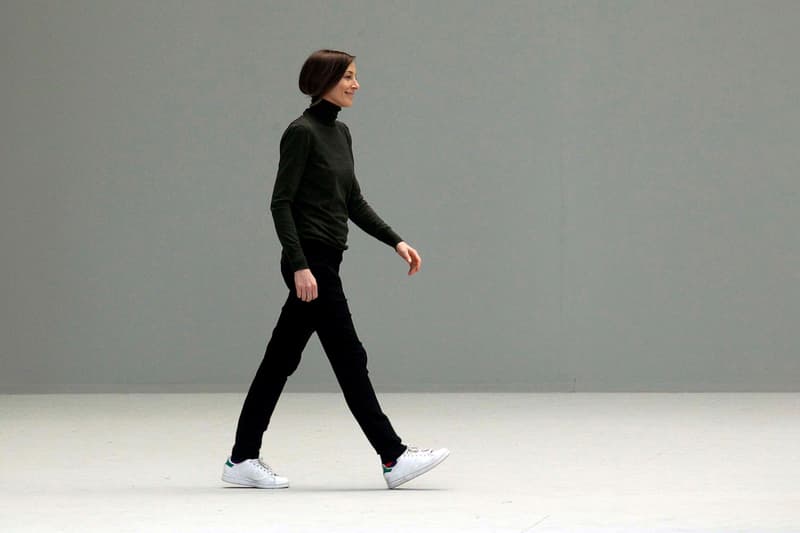 Phoebe Philo 個人品牌遲了一年,現在的傳聞是... ?