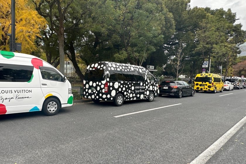 louis vuitton yayoi kusama tokyo 3d wall collab tower park car art installation limited