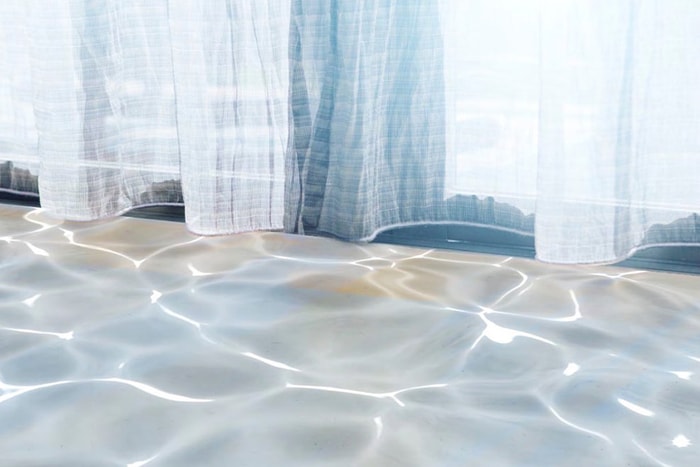 只需一片窗簾就把房間變為海底世界，讓你在家中也能享受「治癒」風景！