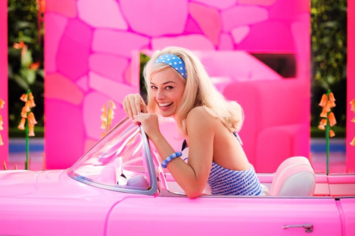 真人版《Barbie》Barbieland 世界率先曝光，誰看到這個夢幻屋不想入住？
