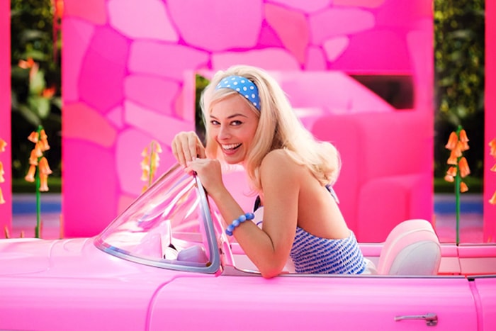 真人版《Barbie》Barbieland 世界率先曝光,誰看到這個夢幻屋不想入住?