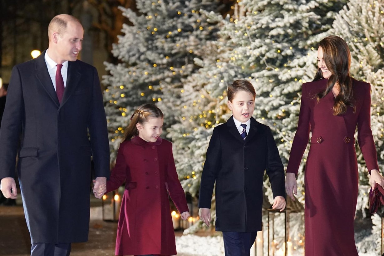 凱特王妃 Kate Middleton Princess Charlotte 母女裝 Pantone Viva Magenta 洋紅色 皇室 Royal Family