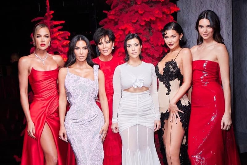Kardashian Family 聖誕節 聖誕造型 Christmas Kris Jenner Valentino Kendall Jenner Khloé Kardashian Nicolas Jebran Haute Couture Haute Couture Kim Kardashian Versace Kourtney Kardashian Philosophy Kylie Jenner Stormi Webster Mugler