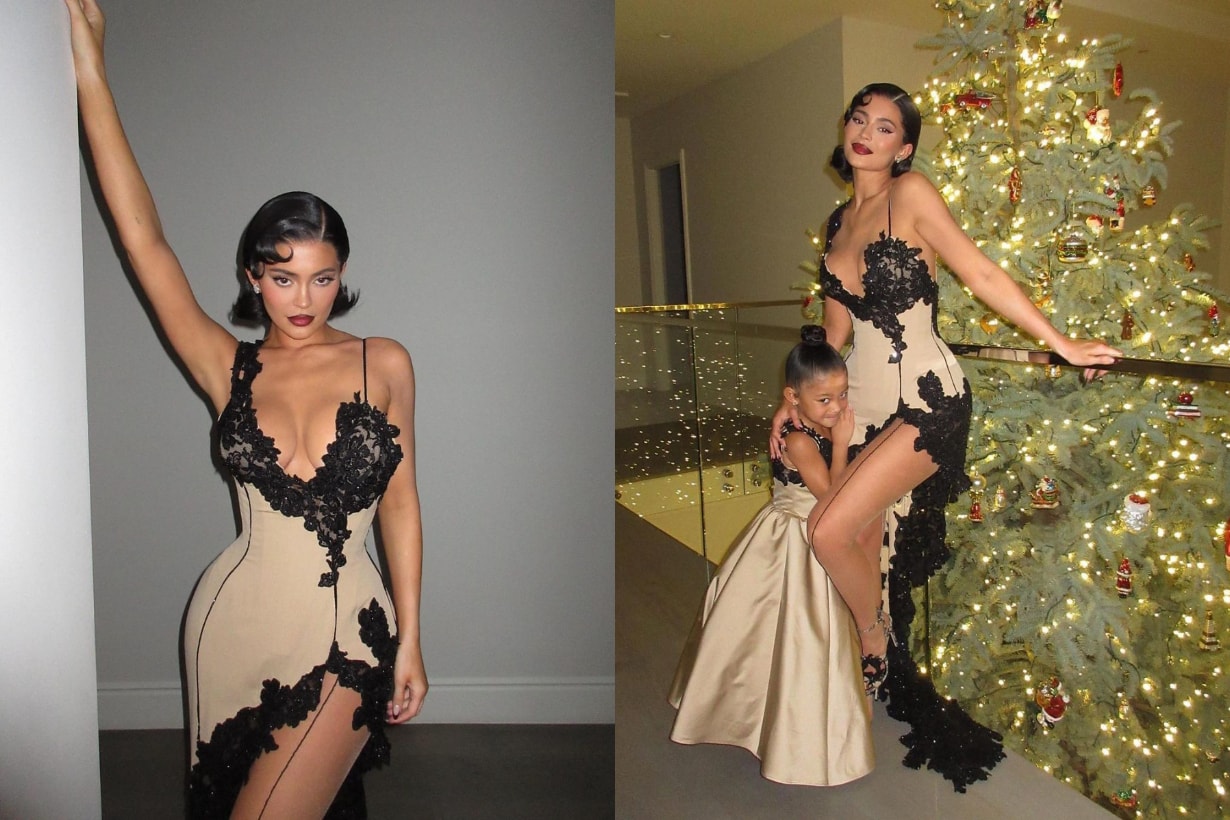 Kardashian Family 聖誕節 聖誕造型 Christmas Kris Jenner Valentino Kendall Jenner Khloé Kardashian Nicolas Jebran Haute Couture Haute Couture Kim Kardashian Versace Kourtney Kardashian Philosophy Kylie Jenner Stormi Webster Mugler
