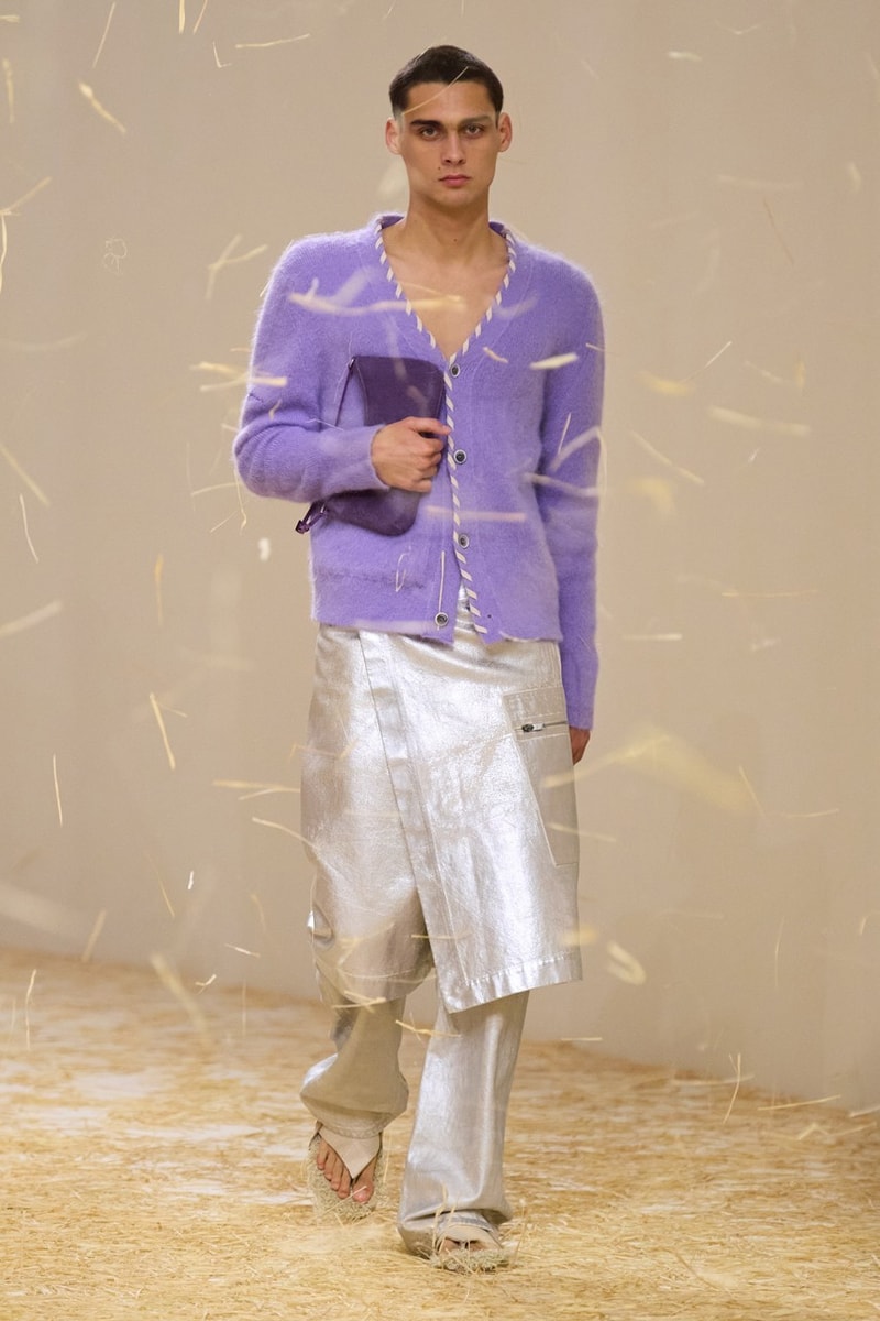 Jacquemus 重返巴黎：不只法式大草帽，「Le Raphia」大秀全新手袋登場！