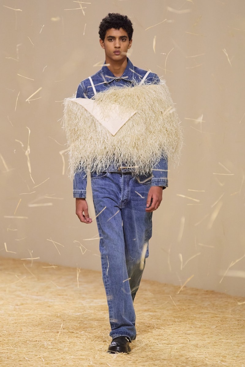 Jacquemus 重返巴黎：不只法式大草帽，「Le Raphia」大秀全新手袋登場！