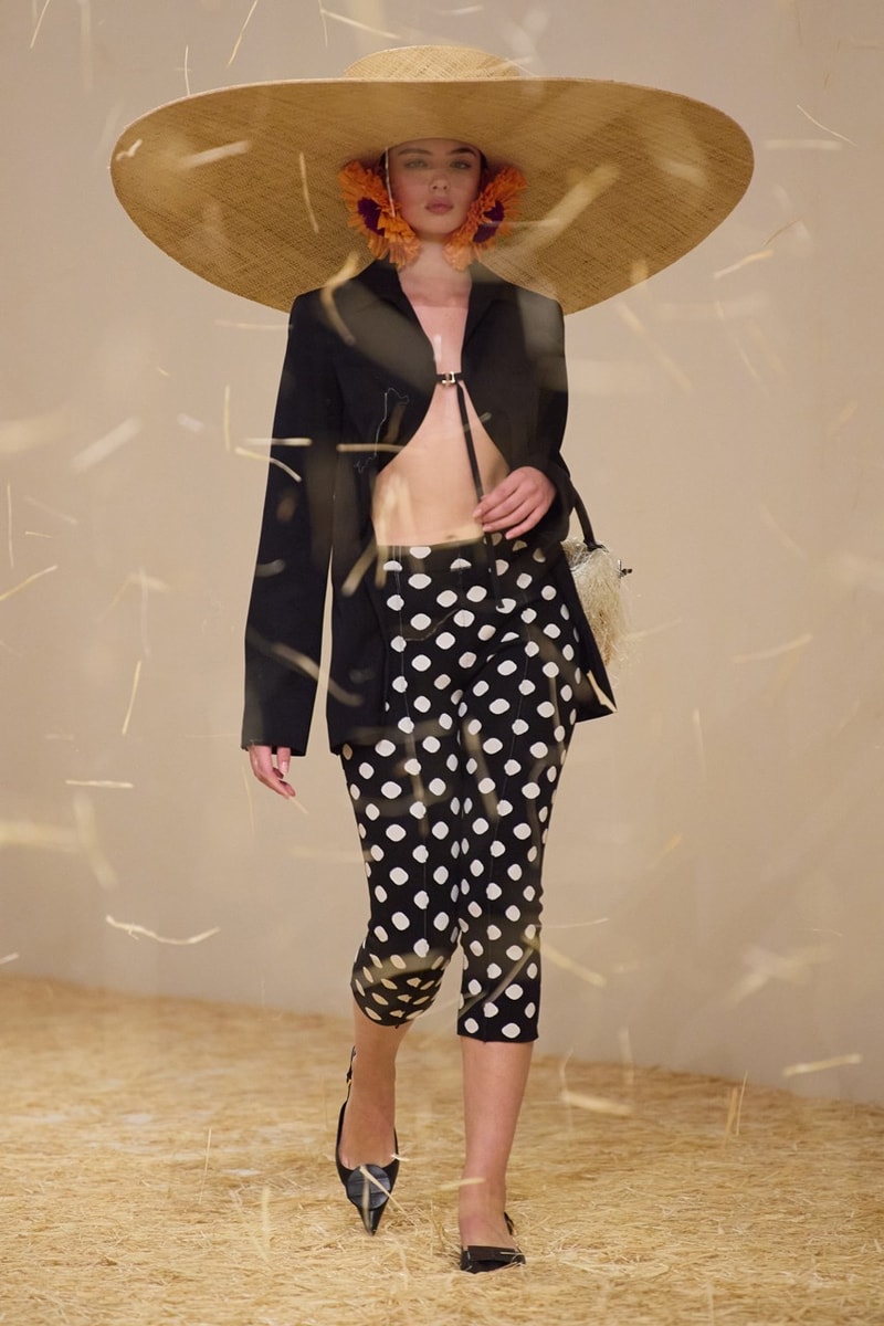 Jacquemus 重返巴黎：不只法式大草帽，「Le Raphia」大秀全新手袋登場！