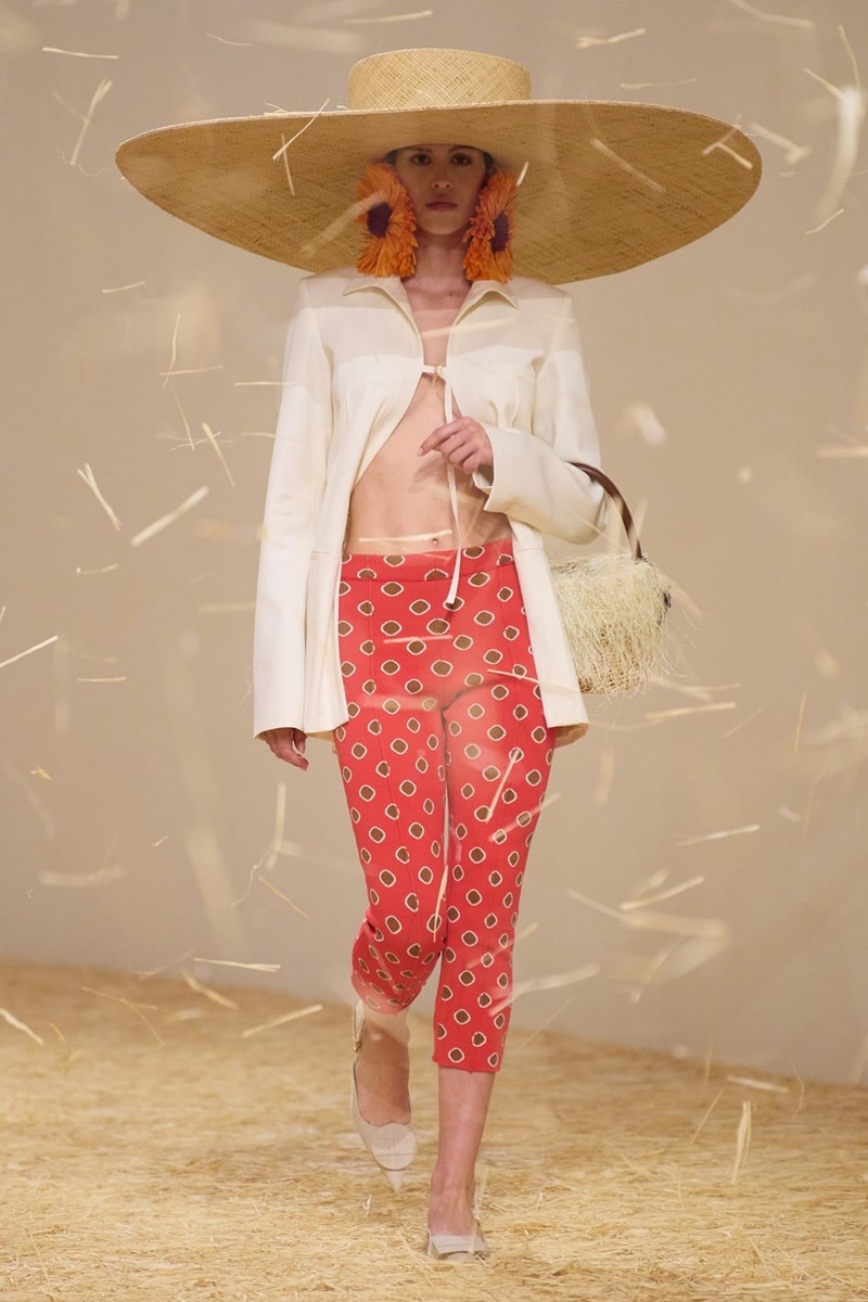 Jacquemus 重返巴黎：不只法式大草帽，「Le Raphia」大秀全新手袋登場！