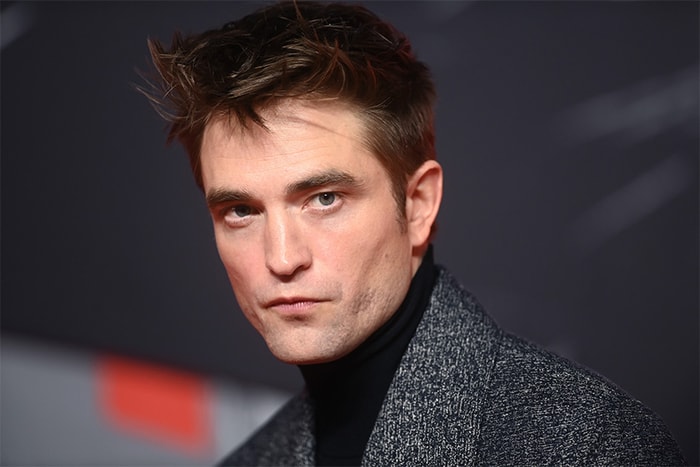 《上流寄生族》奉俊昊導演新作品釋出首支預告,把男神 Robert Pattinson 變成克隆人!