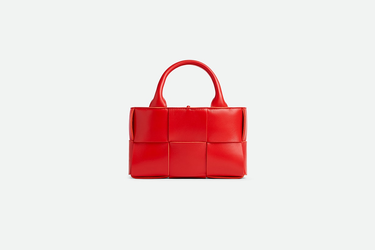Bottega Veneta 的新春之美:8 款限定手袋,揹上過個極簡低調的新年!