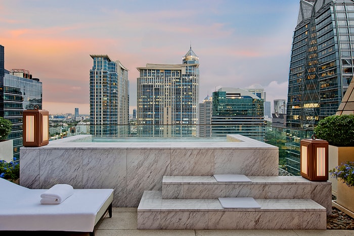 擁有私人泳池和絕美景觀！曼谷市中心最奢華的套房