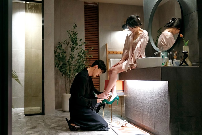 到底綠色高跟鞋代表著什麼?《黑暗榮耀》金銀淑編劇一句話笑翻眾演員!