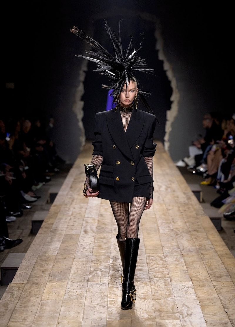 moschino milan fashion week 2023 fw details looks