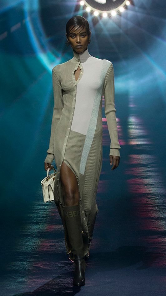Fendi 2023fw fashion show runway