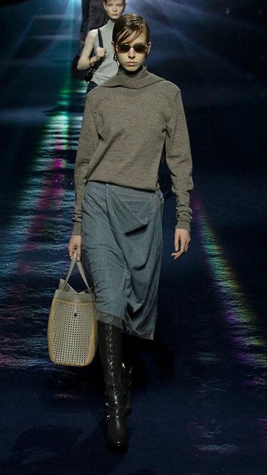 Fendi 2023fw fashion show runway