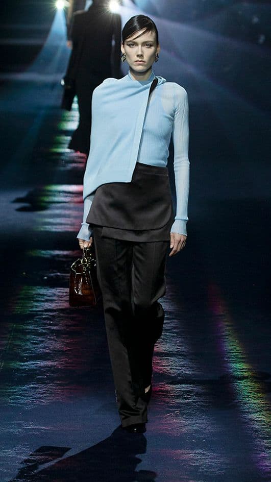 Fendi 2023fw fashion show runway