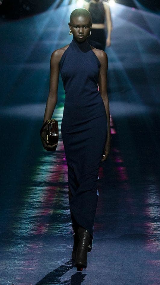 Fendi 2023fw fashion show runway