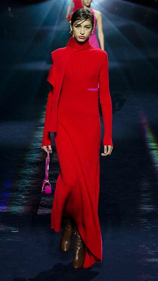 Fendi 2023fw fashion show runway